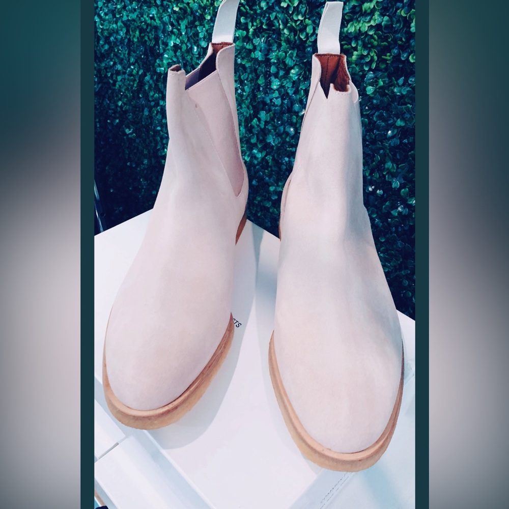 Common Projects Original Blush Pink Suede Chelsea Boots,Sz EU47 US14
(Brand New)